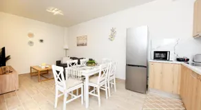 Square home - Image 4