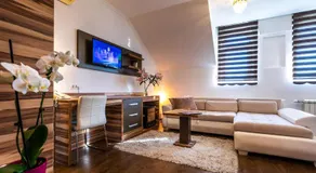 Garni Hotel Royal Crown - Image 2