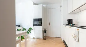 Exclusive Lake Access Villa Studio - Image 4