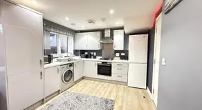 Modern 3 Bedroom New Built house to rent in Luton - Image 3