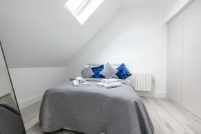 Pent House | Town Centre | Stunning and Spacious - Image 2