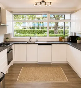 Spacious Battersea Flat with Garden - Image 3
