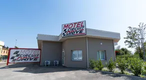 MOTEL CIRCUIT DRIVE - Image 4