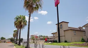 OYO Hotel McAllen Airport South - Image 4