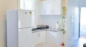 Cozy Newtown Terrace - Image 4