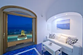 Appartement avec piscine privée et vue magnifique sur la mer - Image 2