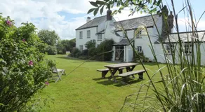 Lower Tresmorn Farmhouse - Image 4