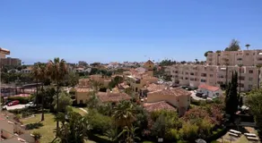Beautiful 2 beds-near coast with pool & balcony - Image 3