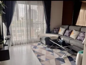 Modern Condo in Khlong Toei Balcony, Gym, Fast WiFi - Image 2