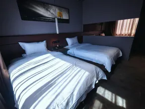S Hotel - Image 5