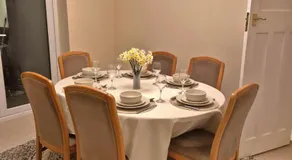 Spacious house with parking in excellent location - Image 3