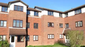 Apartment in Epsom With Free Parking - Image 4