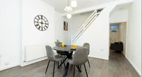 K Suites - Granville Avenue - Image 5