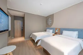 Home Inn Neo Zhuhai Gongbei Port Xiwan Night Market - Image 2