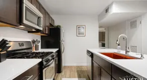 1BR 1BA Pet Friendly Condo w Pool, Gym, Walk to SoCo and Lake by Austin Vacay - Image 3