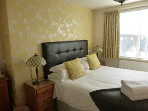 Breakers Bed and Breakfast - Image 5
