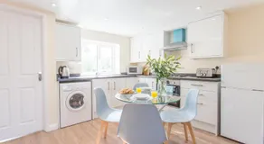 Monthly & Weekly Deals Available, Leisure & Business, 2 Bedroom Apartments, Oxford, Near John Radcli - Image 5