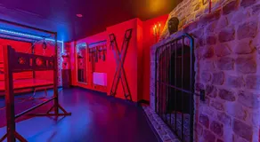 Playroom XXL Loft LOVE Room avec Espace spa Terrasse vue sur les toits Salle de jeux pour adultes Libourne centre 10 min de St Emilion Proche Bordeaux - Image 5