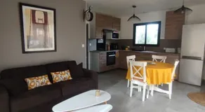 Céven' Ô Calme Gîte T2 avec jacuzzi privé, piscine et jardin - Image 2
