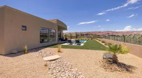Oasis On The 9th - Image 5
