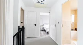 Three Bedroom Birmingham Stay Free Parking Perfect for Families Travellers Professionals M6 - Image 4