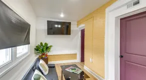 Colorful, Convenient Apt 7 Mi to Lincoln Financial - Image 4