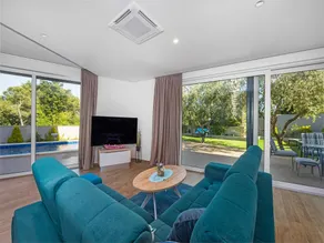 Villa with Pool, Game Room, Garden - Image 2