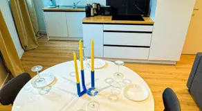 Lovely 1BR & 1LR Apt for 4P, Only 15 Min Walk to City Center - Image 2