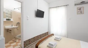 Amethyst Rooms - Image 4