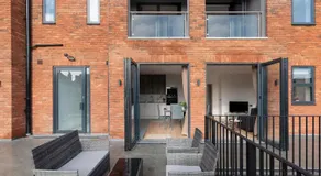Modern Two Bedrooms Flat in Julien Road, CR5, London - Image 5