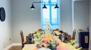 Top Floor Apartment with Castle Views - Image 4