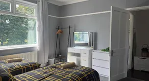 Apt-Sleeps 6-Parking-Ideal for Contractors-Garden - Image 2