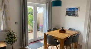 Stylish 3 bed home with allocated parking for 2 - Image 3