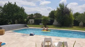 Chambre privée dans une maison avec piscine - Image 4