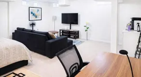 Cozy Guest Suite with Private Bathroom & Entrance - Image 4