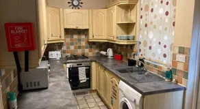 Amazing 4 bed Contractor hub - Image 3