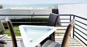 Sea Side Luxurious Apartment - Image 4