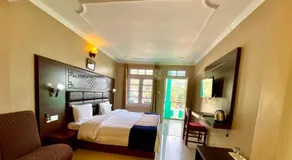 Green Hotel - Image 2