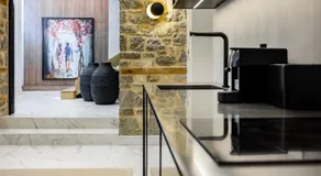FD Luxury Suites - Image 2