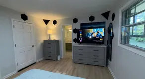 3B 2B Home with Private Suites Smart TVs 3 - Image 3