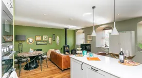 Sunny Luxurious 2 bedroom Holiday cottage - Image 2