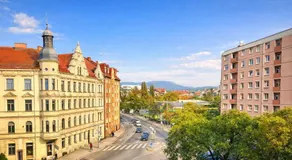 Family Apartment-FREE parking - Image 4