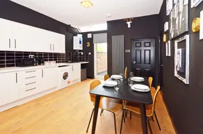 Townhouse PLUS @ 301 West Street Crewe - Image 3