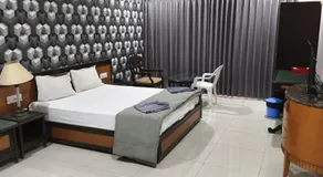 Royal Palace Hotel Surat Velanja - Image 4