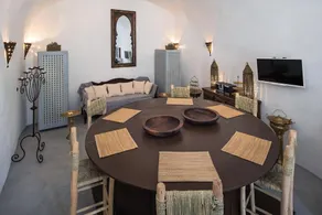 Dandy Cave Villa - Romantic Private & Luxurious - Waterfall Pool - Hot Tub -Up to 8 People - Image 4