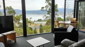 The Tamar Ridge Apartment 10 - King Suite Amazing River Views - Image 3