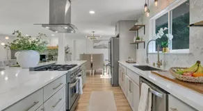 Beautiful Home with Hot Tub and Movie Room - Image 3