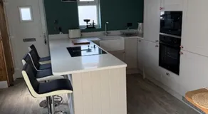 Brand New Stylish Converted Coach House in Cardiff - Image 4