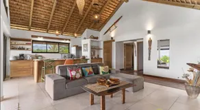 Coastal Bliss: 1BR Bungalow by the Sea in Moorea - Image 2