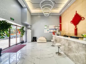 Mr. Carbon · Heart Lake International Hotel - Image 5